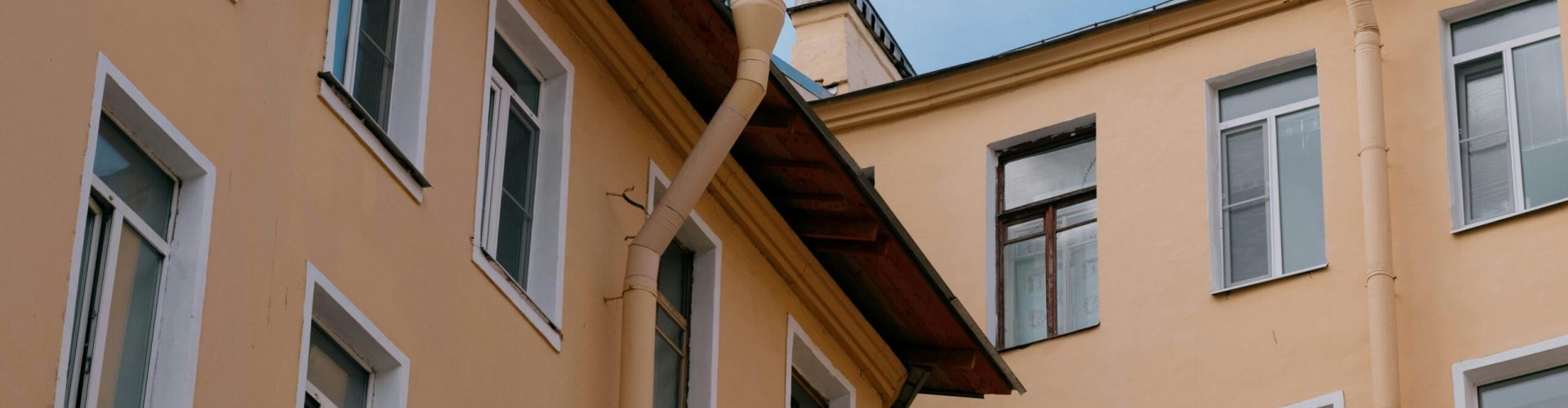 Rensa hängrännor och dagvatten
